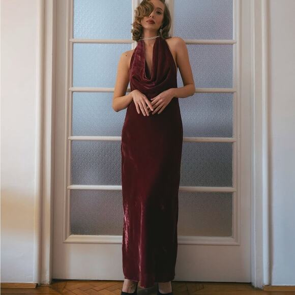 ZARA BLOGGER FAVORITE OPEN BACK VELVET DRESS - Picture 1 of 16